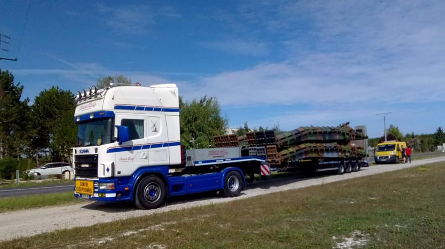 Transport d'un pont flotant