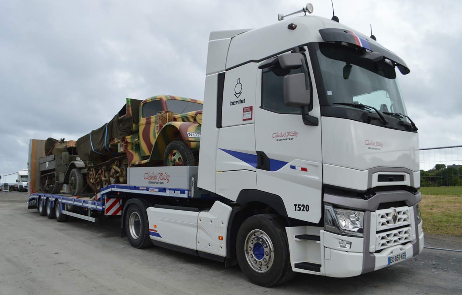 Transport en porte-engins pour véhicule de collection